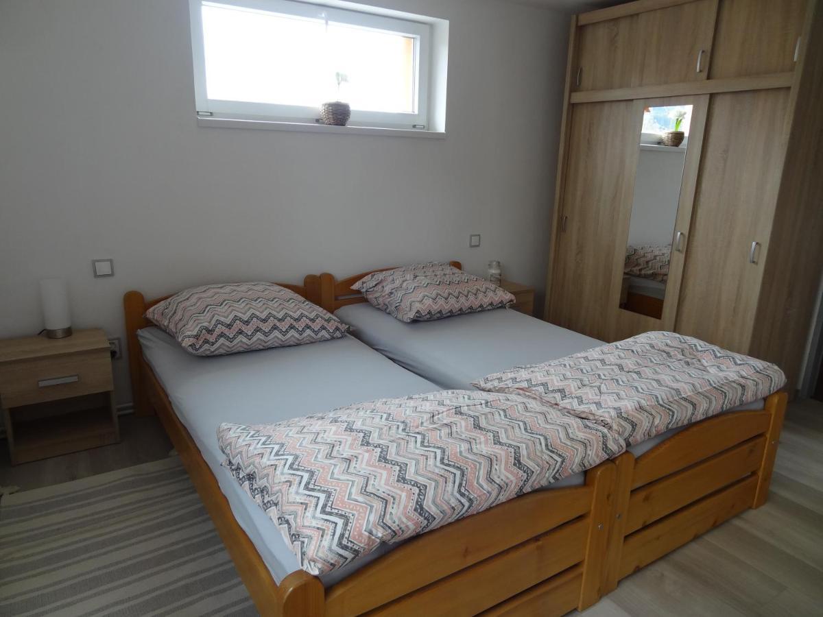Apartman Karovi 데슈트네 프 오를리츠키흐 호라 외부 사진