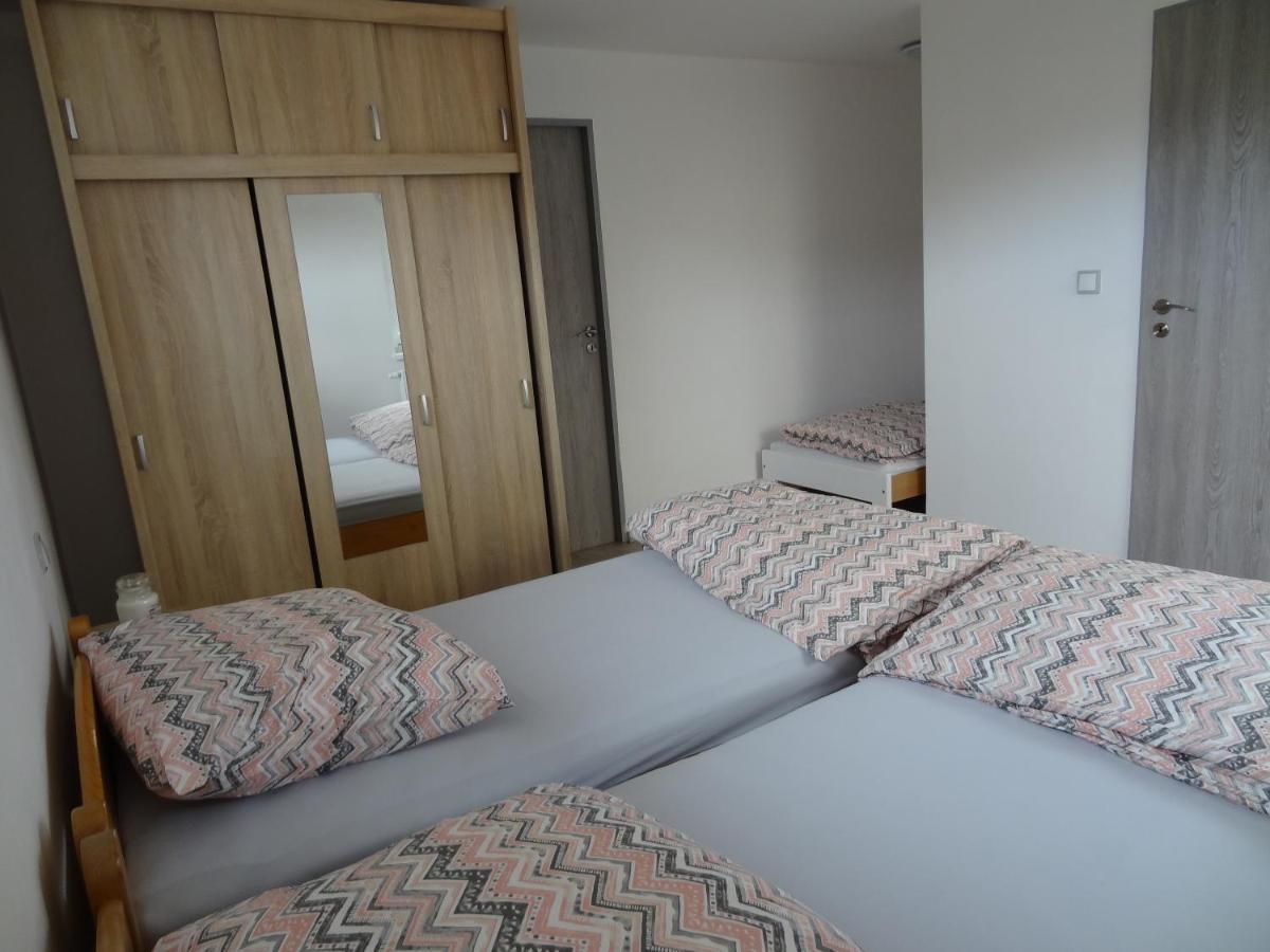 Apartman Karovi 데슈트네 프 오를리츠키흐 호라 외부 사진