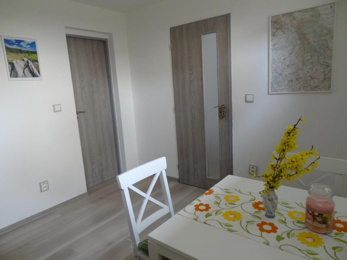 Apartman Karovi 데슈트네 프 오를리츠키흐 호라 외부 사진